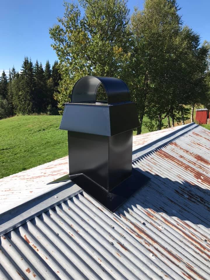 Pipe sokkel på møne